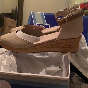 White Mountain Kate rose gold sandals